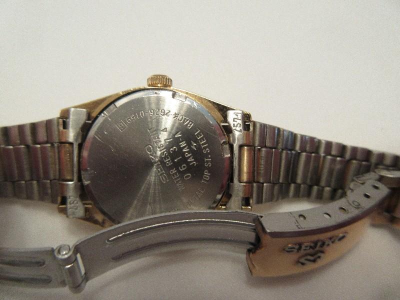 Seiko Quartz Ladies Wrist Watch w/ Date & Day Display Gold Tone