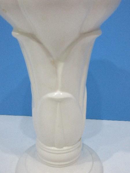 Hull 162 Tulip Vase Dramatic Form Art Deco Style