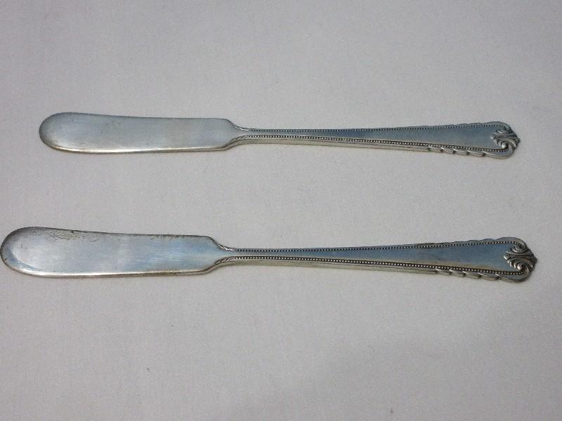 2 Rogers International Sterling Moonbeam Pattern Silverware Flat Handle Butter Spreaders