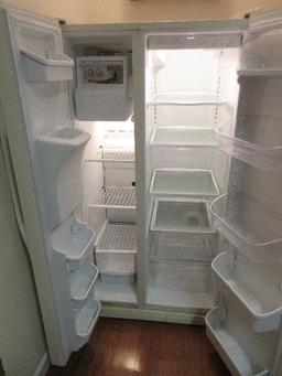 White Frigidaire w/ Ice & Water Filtration System Door Dispenser w/ Light SidexSide