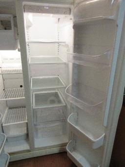 White Frigidaire w/ Ice & Water Filtration System Door Dispenser w/ Light SidexSide