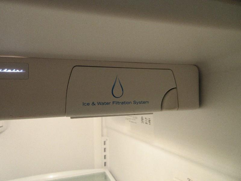 White Frigidaire w/ Ice & Water Filtration System Door Dispenser w/ Light SidexSide