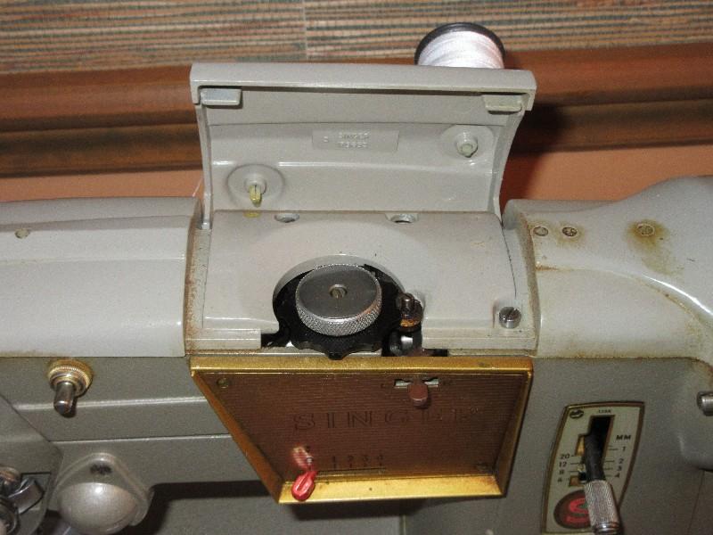 Vintage Green Singer Sewing Machine in Cabinet, Powers on Needle/Feed Move Cabinet