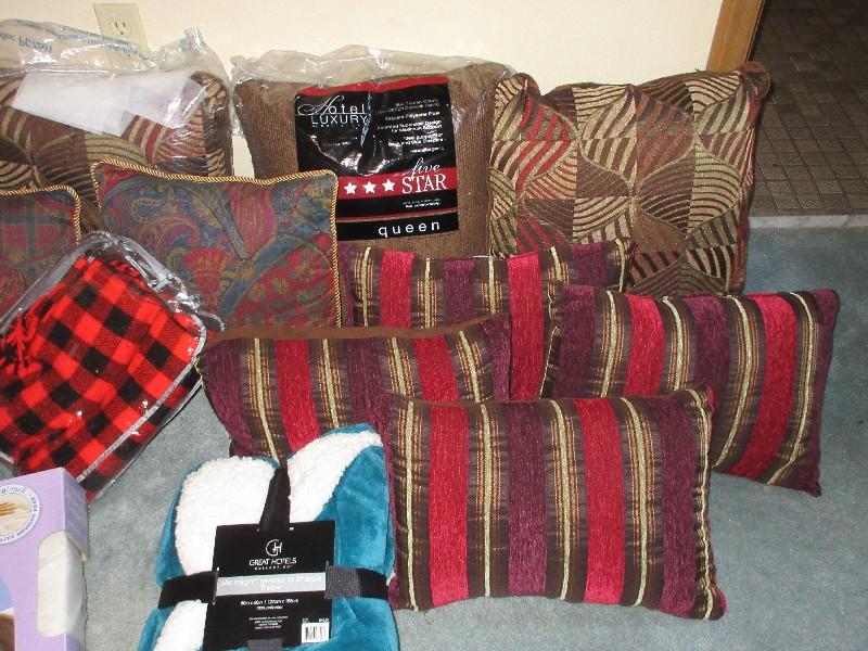 Group - Spa Sensations Memory Foam Contour Pillow Fits Standard Case