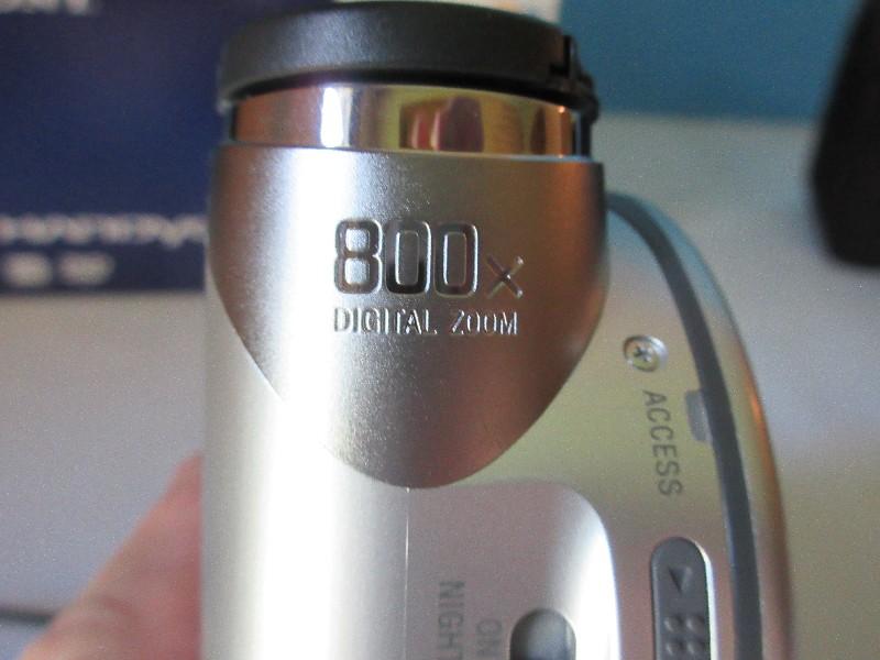 Sony Handy Cam DCR/DVD105 Digital Video Camera Recorder w/ Bag & Cord