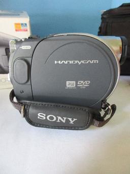 Sony Handy Cam DCR/DVD105 Digital Video Camera Recorder w/ Bag & Cord