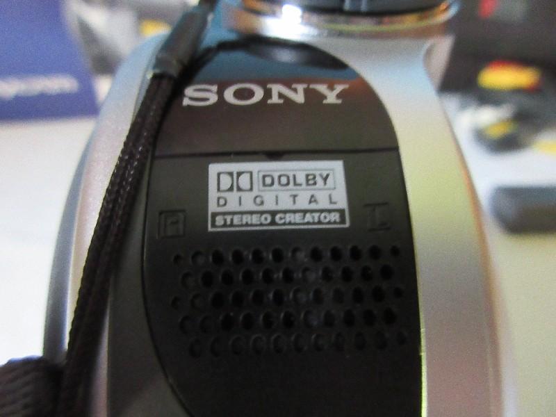 Sony Handy Cam DCR/DVD105 Digital Video Camera Recorder w/ Bag & Cord