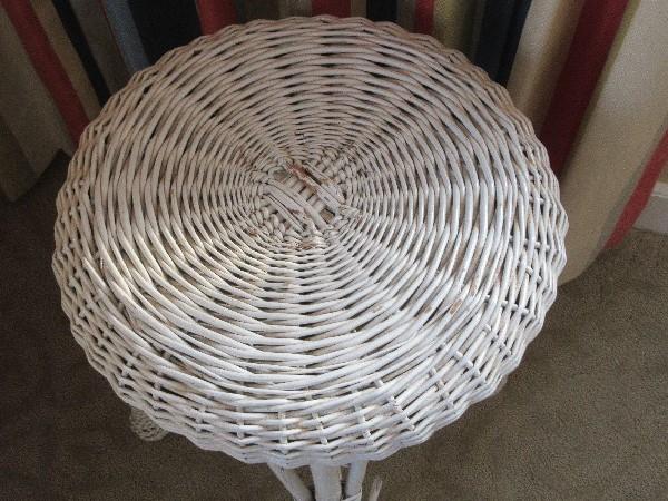 Vintage Round White Wicker Vanity Stool
