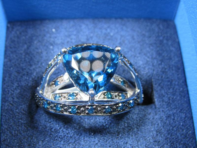 Sterling Silver Ring w/ Dark Blue Topaz Center w/ 23 Smaller Stones