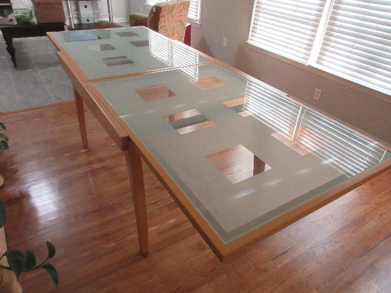 Magnificent Calligaris Furniture Bon-Ton Sleek Italian Modern Maple Extendable Dining Table