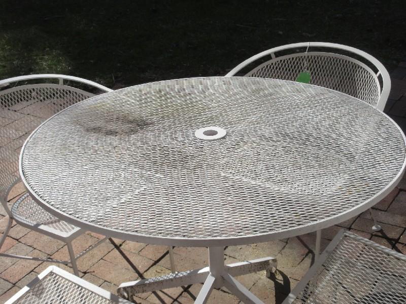 5 Pieces - Awesome Wrought Iron Mid-Century Modern Patio 41 1/2" D Mesh Top Table
