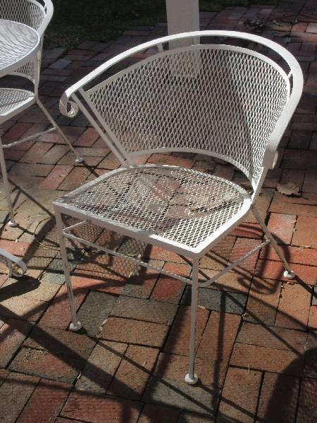 5 Pieces - Awesome Wrought Iron Mid-Century Modern Patio 41 1/2" D Mesh Top Table