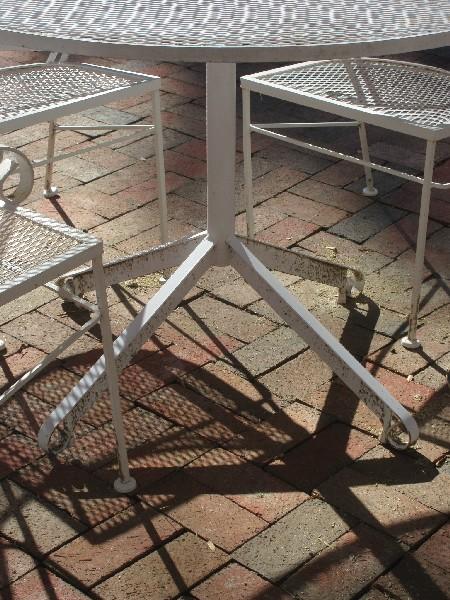 5 Pieces - Awesome Wrought Iron Mid-Century Modern Patio 41 1/2" D Mesh Top Table