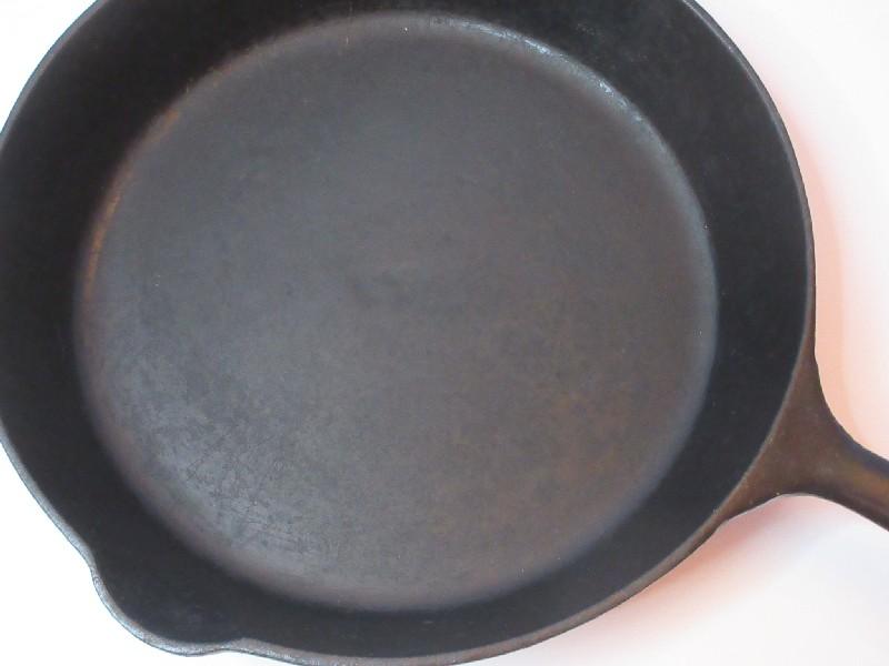 Vintage Cast Iron Frying Pan Skillet w/ Handle & Pour Spouts