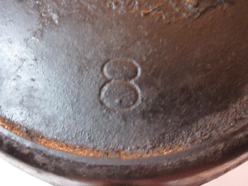 Vintage Cast Iron Frying Pan Skillet w/ Handle & Pour Spouts