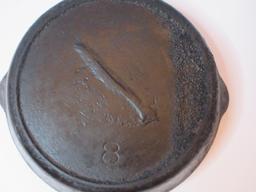 Vintage Cast Iron Frying Pan Skillet w/ Handle & Pour Spouts