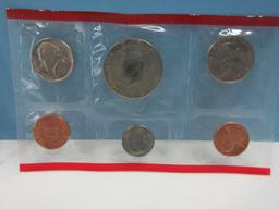 United States Mint 1988 Uncirculated Coin Set with Denver and Philadelphia Mint Mark