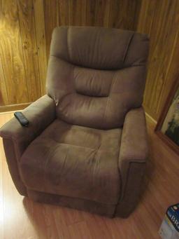 Flexsteel Industries, Inc. Clive Power Lift Recliner with Headrest and Lumbar