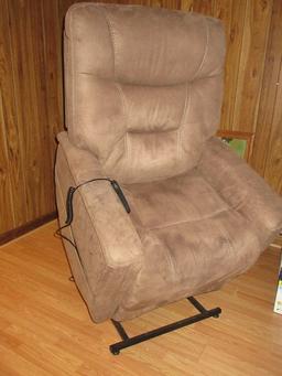 Flexsteel Industries, Inc. Clive Power Lift Recliner with Headrest and Lumbar