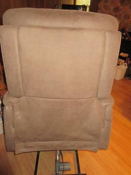 Flexsteel Industries, Inc. Clive Power Lift Recliner with Headrest and Lumbar