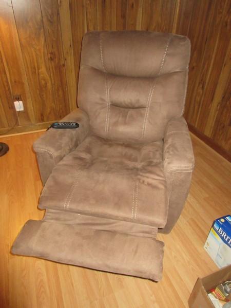 Flexsteel Industries, Inc. Clive Power Lift Recliner with Headrest and Lumbar