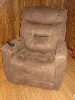 Flexsteel Industries, Inc. Clive Power Lift Recliner with Headrest and Lumbar