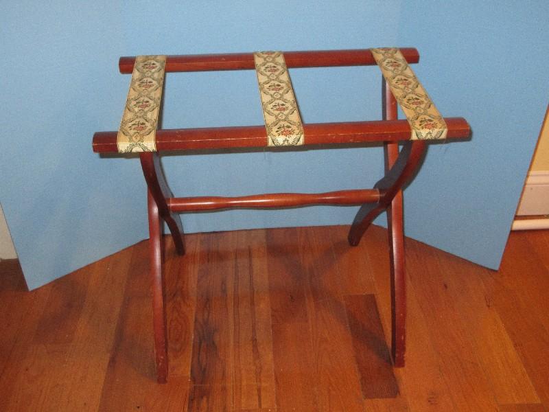 Maple Folding Luggage Suitcase Rack (Some Nicks/Scratches)