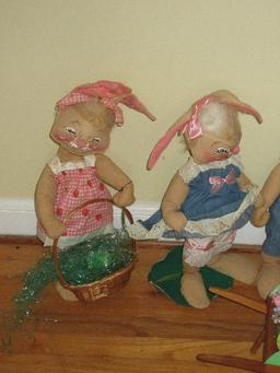 Collection Annalee Mobilitee Dolls Easter Bunny Parade, Bashful Bunny, Easter Egg Hunt