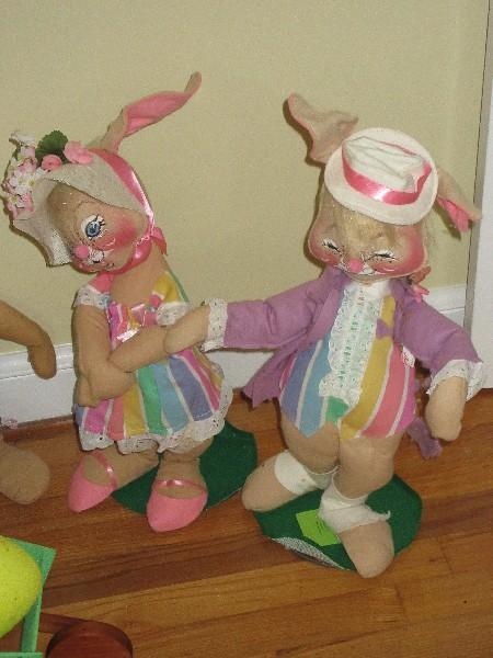 Collection Annalee Mobilitee Dolls Easter Bunny Parade, Bashful Bunny, Easter Egg Hunt