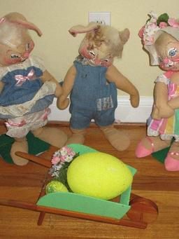 Collection Annalee Mobilitee Dolls Easter Bunny Parade, Bashful Bunny, Easter Egg Hunt