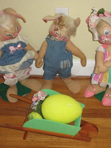 Collection Annalee Mobilitee Dolls Easter Bunny Parade, Bashful Bunny, Easter Egg Hunt