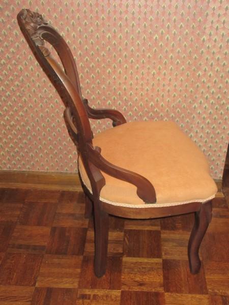 Splendid Walnut Balloon Back Parlor Chair Carved Detail Grape, Nuts and Foliage