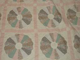American Pacific Ent. Applique Dresden Plate Tradition Pattern Quilt. Approx 83" x 94"