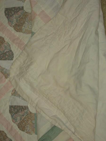 American Pacific Ent. Applique Dresden Plate Tradition Pattern Quilt. Approx 83" x 94"