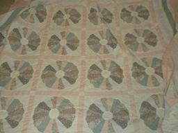 American Pacific Ent. Applique Dresden Plate Tradition Pattern Quilt. Approx 83" x 94"