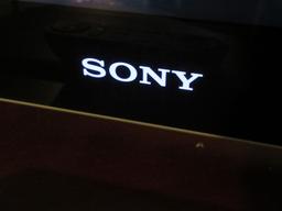 Sony NSX-40GT1 Google Internet 40" Flat Screen TV LCD HDTV on Stand with Remote
