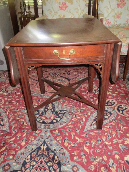 Virginia Galleries Regal Henkel-Harris Co. Mahogany Chippendale Style Dropleaf End Table w/