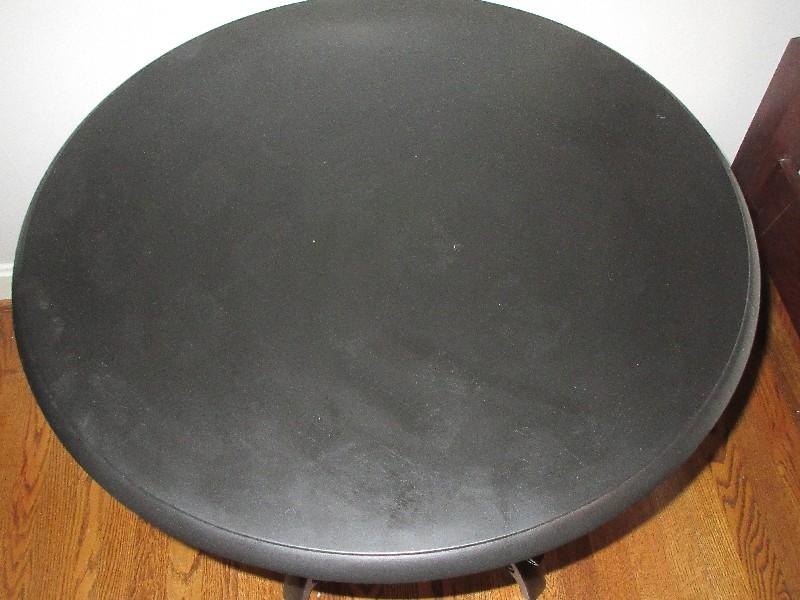 Round Stylish Victorian Era Design Parlor/Foyer Center Table Black Matte Finish Center Urn &