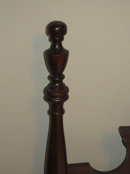 Traditional Mahogany Pediment Finial Low-Four Poster Full Size Bed w/Wooden Side Boards &