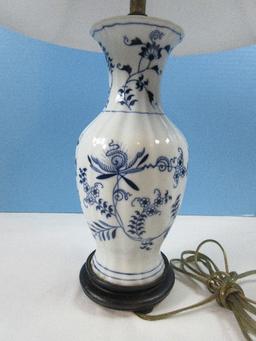 Semi Porcelain Blue Onion Design Vase Form 24" Table Lamp on Simulated Wood Footed Base