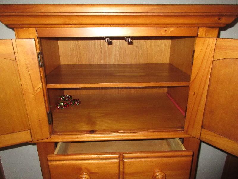 Knotty Pine Early American Style Lingerie Chest Double Shutter Panel Doors 4 Base Drawers w/
