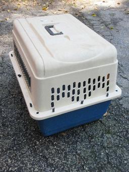 PetMate Vari-Kennel Ultra Crate- Approx 21"H x 27" x 20"