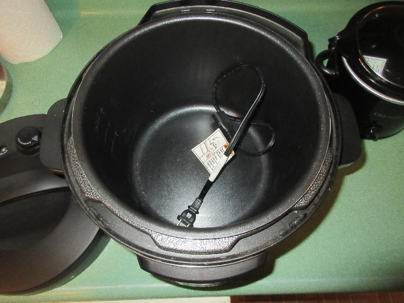 Lot Crock Pot Pressure Cooker & Small Crock Pot