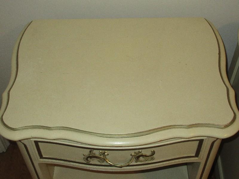 Pair Vintage Classic French Provincial Nightstands w/Crawer & Lower Shelf Gilt Trim