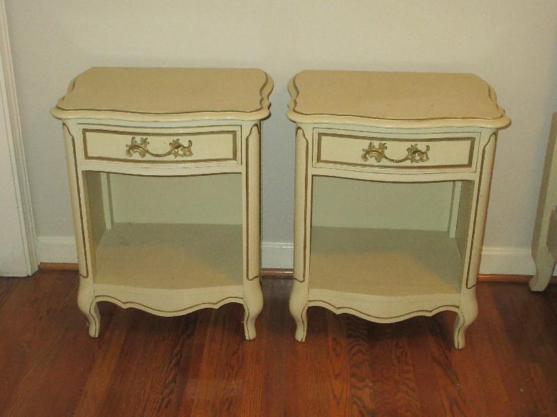 Pair Vintage Classic French Provincial Nightstands w/Crawer & Lower Shelf Gilt Trim