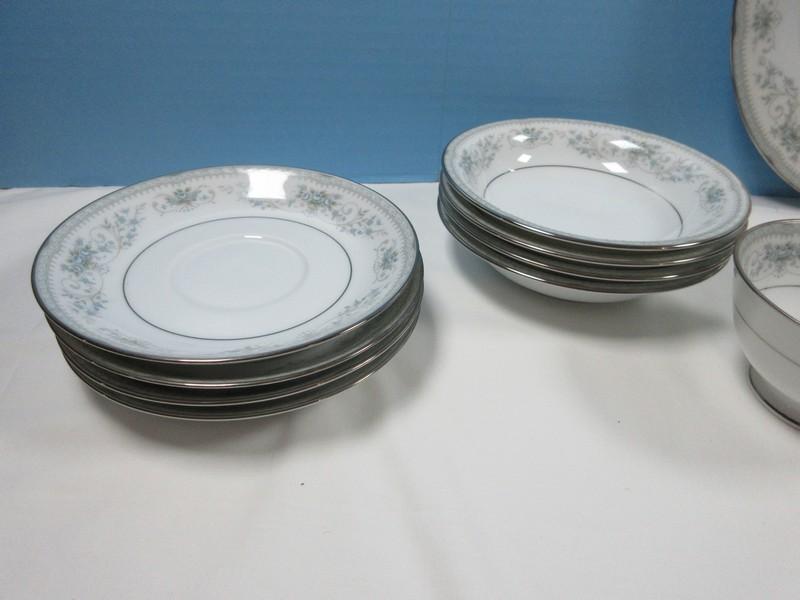 24pcs Noritake China Colburn Pattern Blue Border & Roses Platinum Trim & Verge 6pc Setting