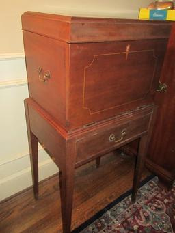 Henkel-Harris Co. Mahogany Fine Reproduction Federal Style Felt Lined Silver Chest Features