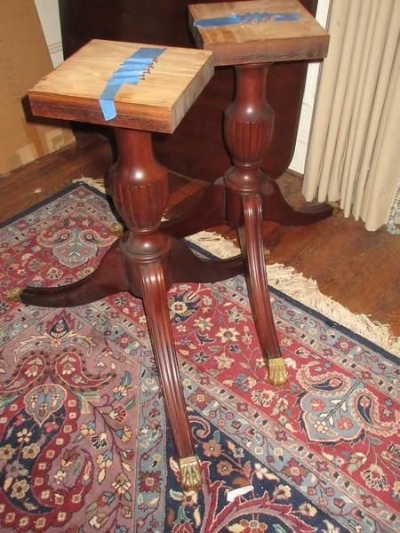 Traditional Henkel-Harris Furniture Mahogany reeded Urn Double Pedestal Dining Table w/2