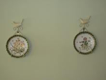 Pair Wrought Iron Wall D‚cor Perched Figural Bird & Scroll Work Plate Holder w/Pair Botanical