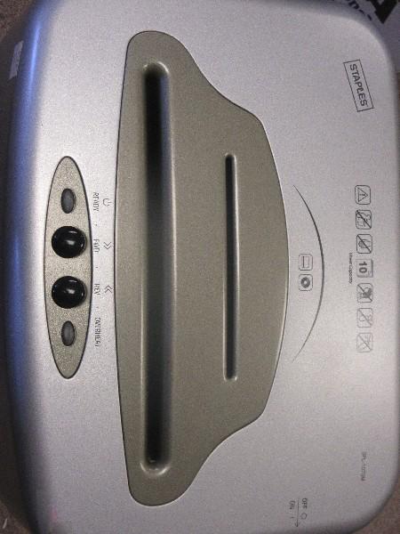 Staples 10 Sheets Capacity Shredder w/ Waste Bin on Casters